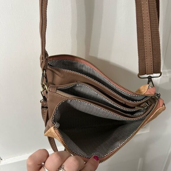 Jen and co crossbody - Picture 7 of 8